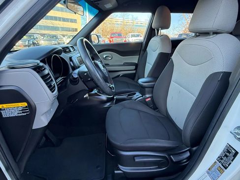 Used 2018 Kia Soul image 2