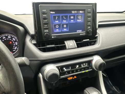 Used 2021 Toyota RAV4 LE FWD image 61
