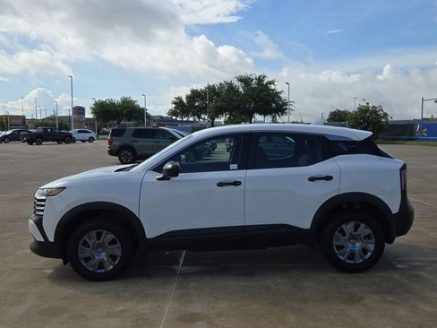 Used 2025 Nissan Kicks S FWD image 7