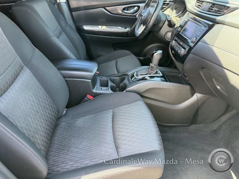 Used 2020 Nissan Rogue SV FWD image 12