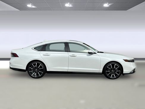 Certified 2025 Honda Accord Touring image 7