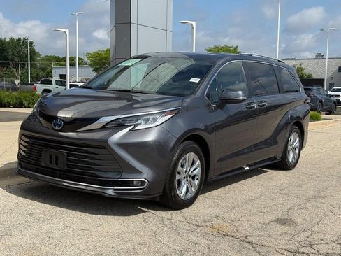 Used 2025 Toyota Sienna Limited AWD/4WD image 7