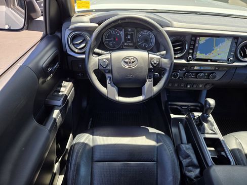 Used 2021 Toyota Tacoma TRD Off-Road w/ TRD Premium Off Road Package AWD/4WD image 13
