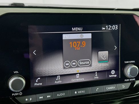 Used 2025 Nissan Pathfinder SV image 21