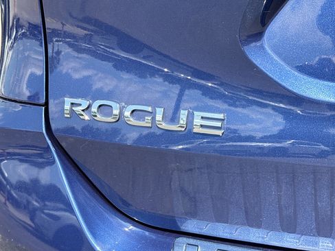 Used 2017 Nissan Rogue SV FWD image 11