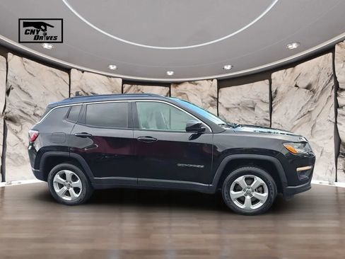 Used 2018 Jeep Compass Latitude w/ Popular Equipment Group AWD/4WD image 4