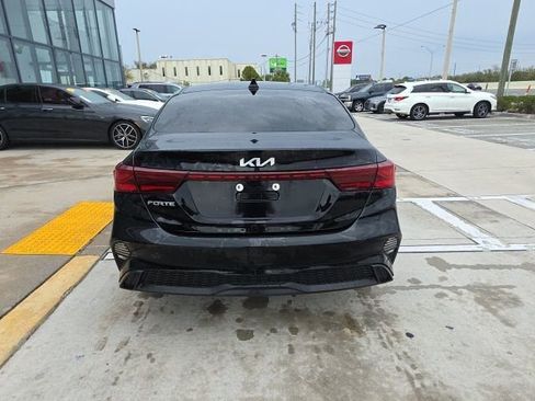 Used 2022 Kia Forte LXS image 6