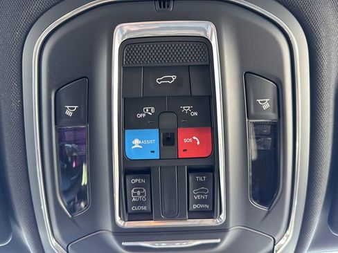 New 2026 Jeep Grand Cherokee Laredo image 34