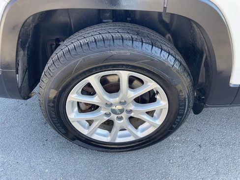 Used 2017 Jeep Cherokee Latitude w/ True North Edition AWD/4WD image 30