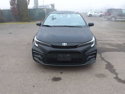 Used 2024 Toyota Corolla SE w/ SE Package image 2