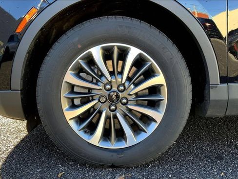 Used 2022 Lincoln Nautilus AWD w/ Premium Package image 7