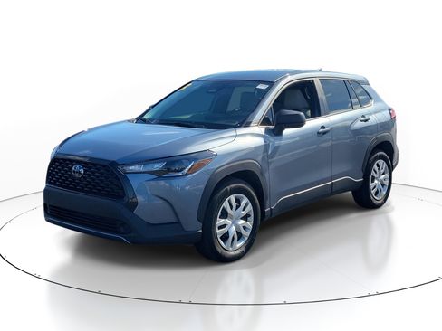 Used 2023 Toyota Corolla Cross L FWD image 3