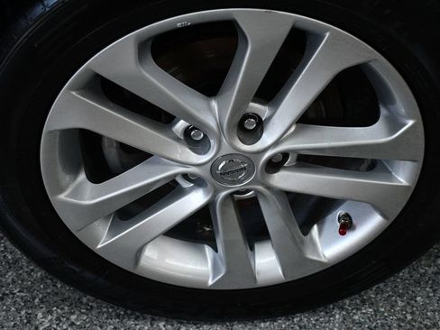 Used 2014 Nissan Juke S FWD image 17