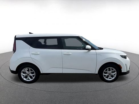 Used 2025 Kia Soul LX w/ LX Technology Package image 16