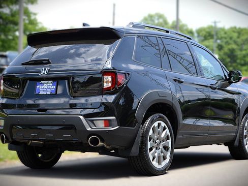 Used 2025 Honda Passport Black Edition image 5