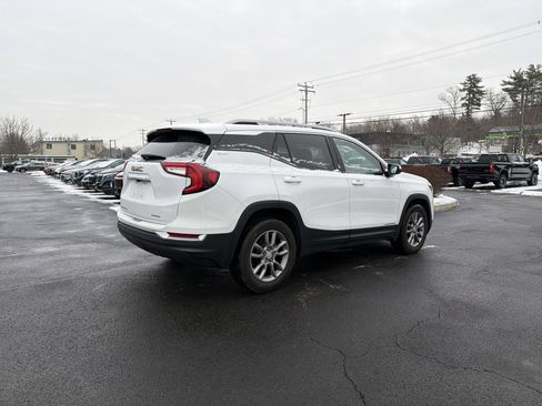 Used 2024 GMC Terrain SLT image 6