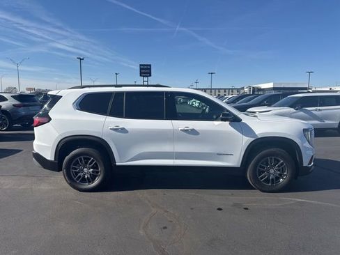 Used 2025 GMC Acadia Elevation image 2