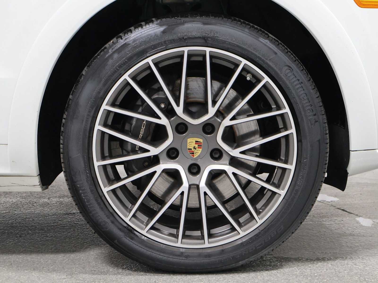 Used 2022 Porsche Cayenne AWD/4WD image 12
