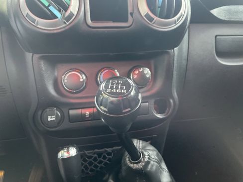 Used 2015 Jeep Wrangler Unlimited Sport image 14