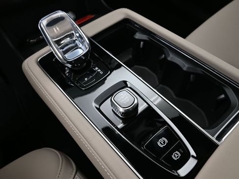 New 2026 Volvo XC90 B6 Plus image 18
