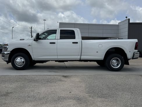 New 2026 RAM 3500 Tradesman AWD/4WD image 7