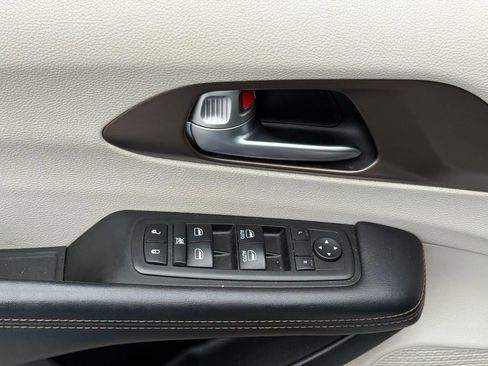 Used 2017 Chrysler Pacifica Touring Plus w/ Tire & Wheel Group image 16