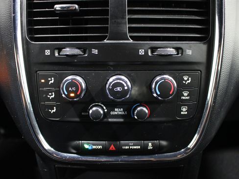Used 2017 Dodge Grand Caravan SE FWD image 15
