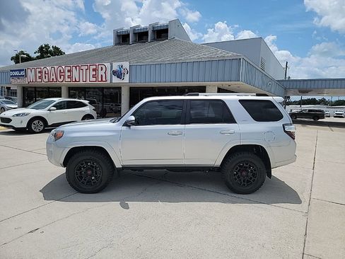 Used 2023 Toyota 4Runner SR5 Premium w/ Moonroof Package AWD/4WD image 2