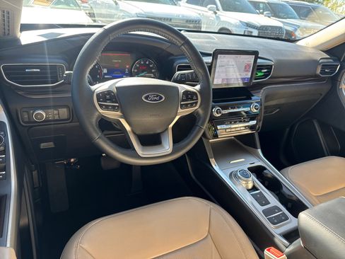 Used 2022 Ford Explorer Limited w/ Equipment Group 301A image 22