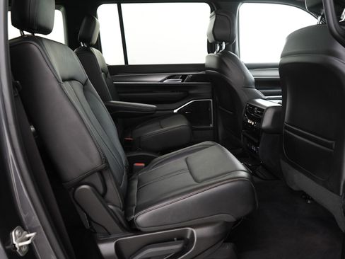 Used 2024 Jeep Wagoneer Series II image 16