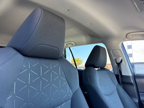Used 2021 Toyota RAV4 XLE w/ Carpet Mat Package (TMS) AWD/4WD image 21