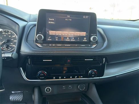 Used 2021 Nissan Rogue SV image 19