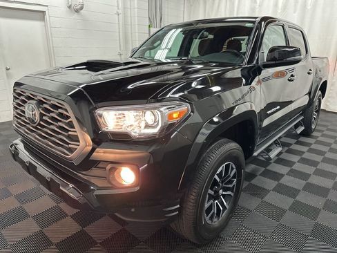 Used 2023 Toyota Tacoma TRD Sport w/ Technology Package image 4