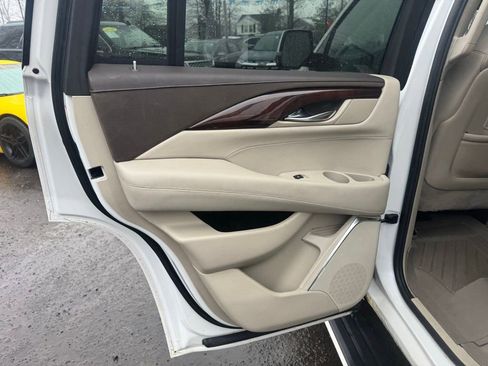 Used 2016 Cadillac Escalade Premium image 36
