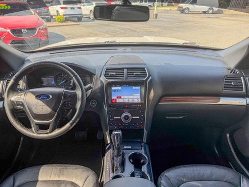 Used 2018 Ford Explorer Limited FWD image 8