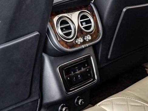 Used 2019 Bentley Bentayga AWD/4WD image 46