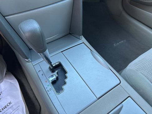 Used 2011 Toyota Camry LE image 9