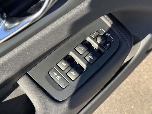 Used 2023 Volvo XC60 B5 Plus w/ Climate Package image 15