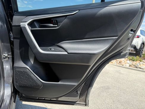 Used 2020 Toyota RAV4 LE w/ Carpet Mat Package AWD/4WD image 25