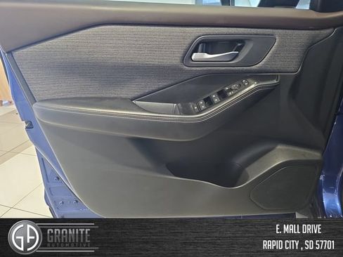 Used 2023 Nissan Rogue SV AWD/4WD image 10