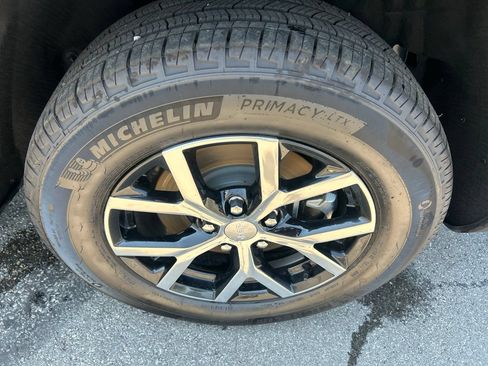 Certified 2026 Jeep Grand Cherokee L Limited w/ Luxury Tech Group II AWD/4WD image 11