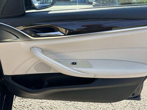 Used 2019 BMW 530i xDrive w/ Premium Package AWD/4WD image 8