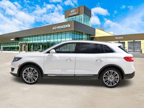 Used 2017 Lincoln MKX Reserve w/ Lincoln MKX Climate Package FWD image 9