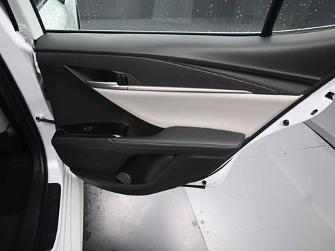 Used 2025 Toyota Camry XLE w/ Premium Package image 35