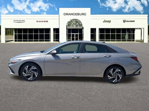 Used 2025 Hyundai Elantra Limited FWD image 5