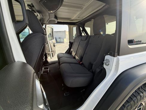 Used 2025 Jeep Wrangler Unlimited Rubicon image 25