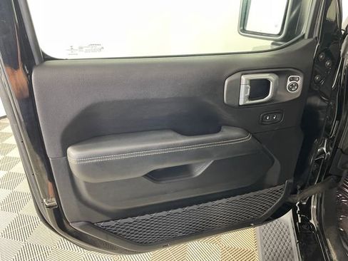 Used 2019 Jeep Wrangler Unlimited Sahara AWD/4WD image 15