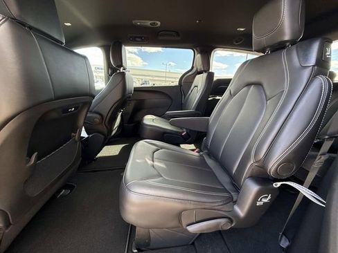 New 2026 Chrysler Pacifica Select image 20