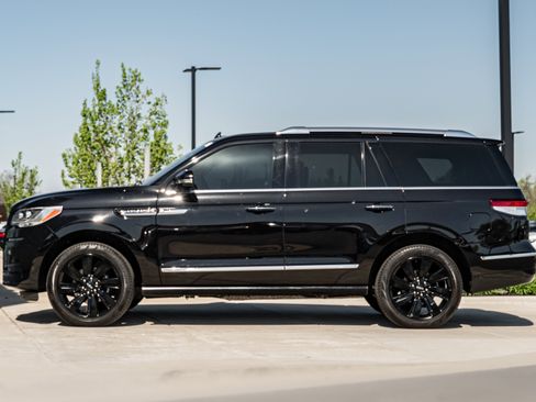 Used 2024 Lincoln Navigator Reserve w/ Monochromatic Package AWD/4WD image 6
