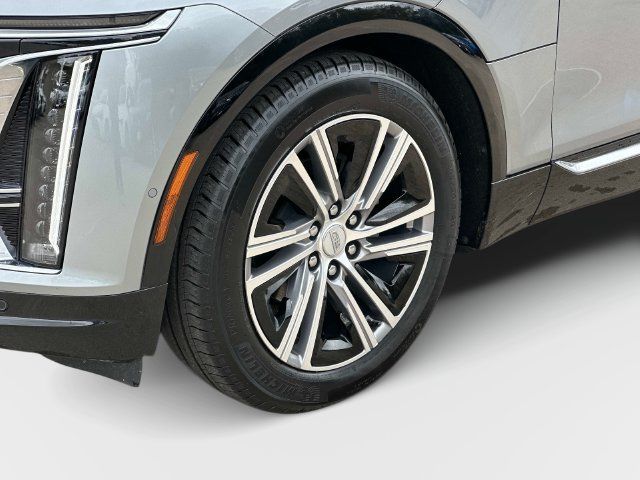 Certified 2025 Cadillac Lyriq Luxury AWD/4WD image 29